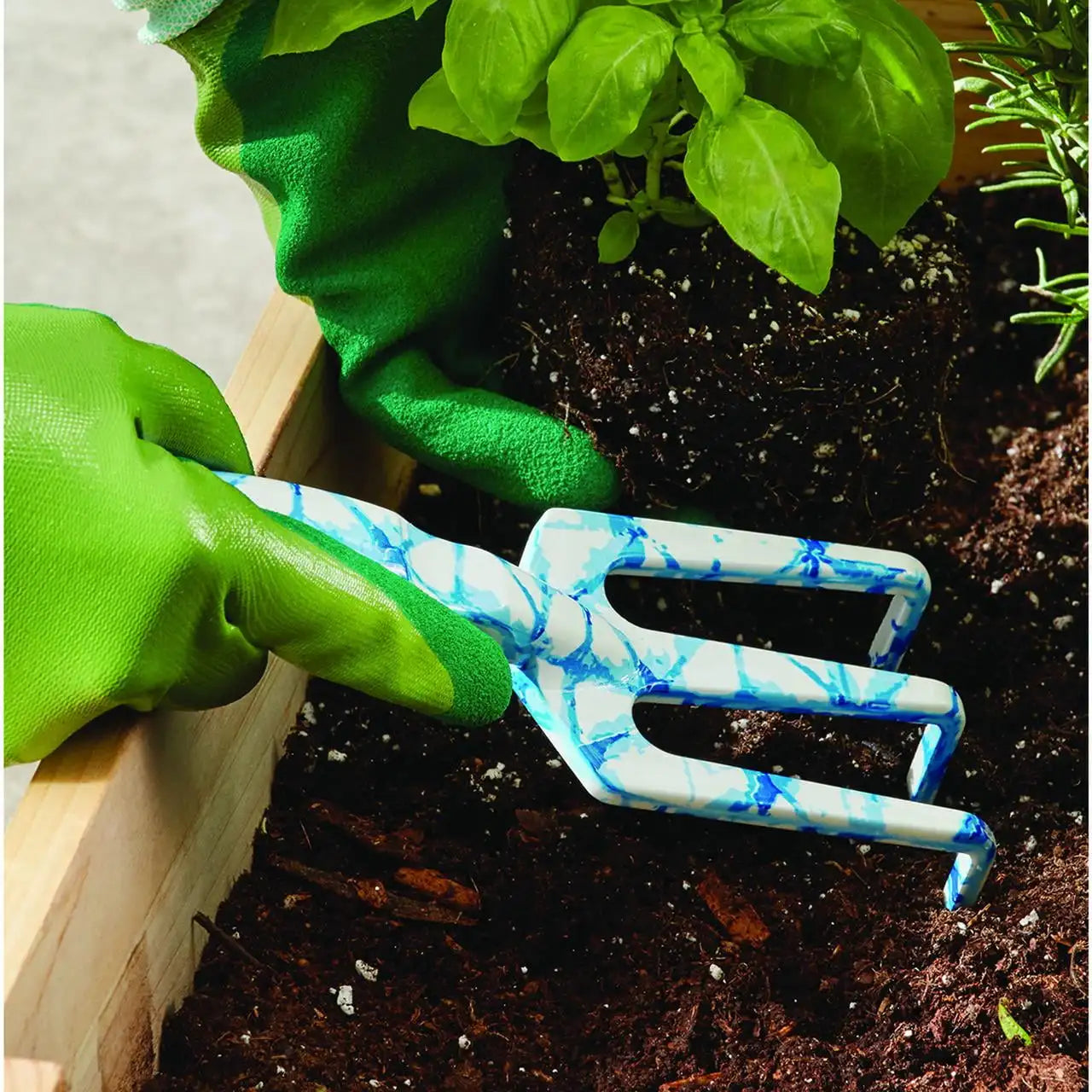 23 Piece Gardening Tool Set with Carrying Case for Indoor and Outdoor Use